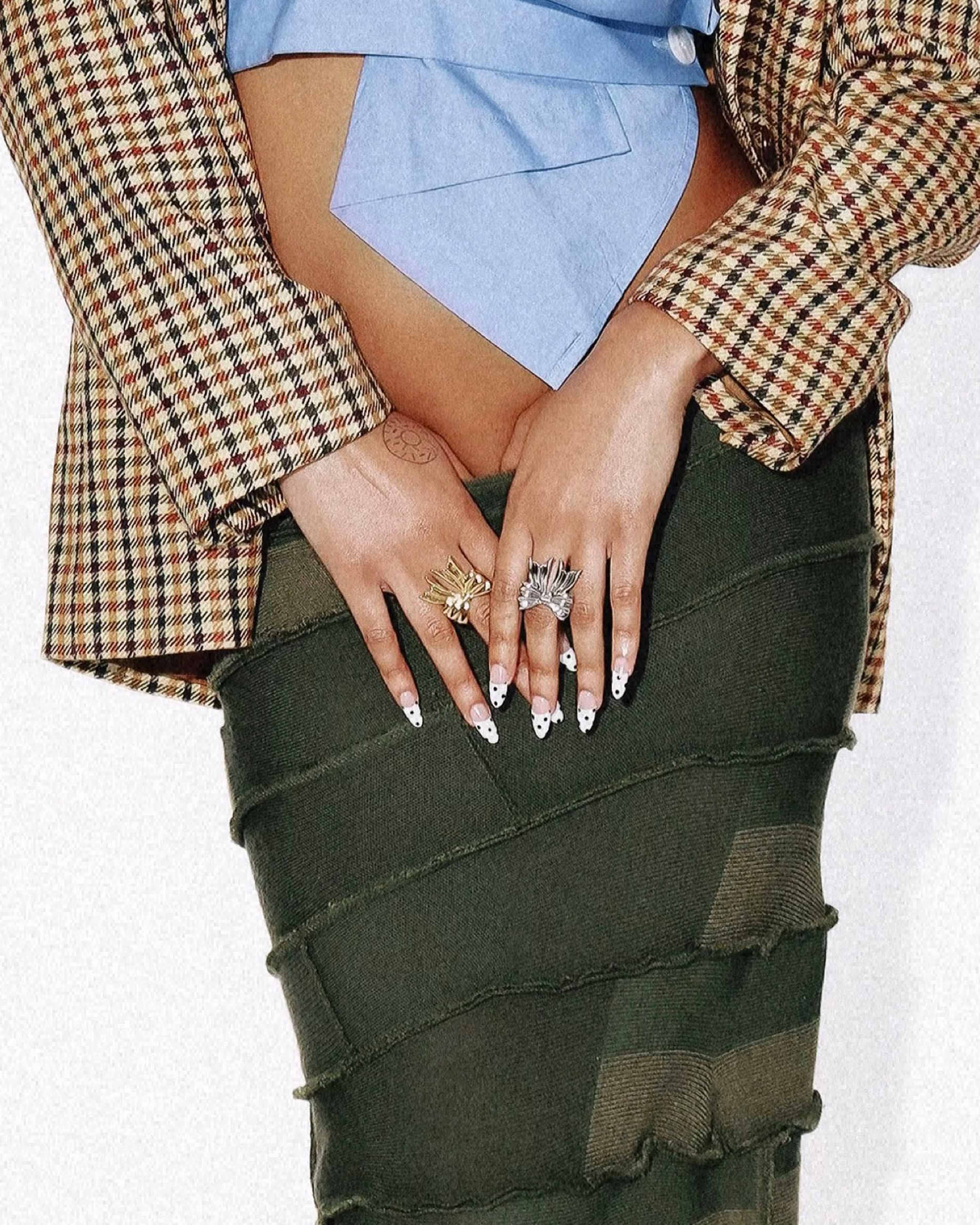 Bow Ring in Gold - Image 4