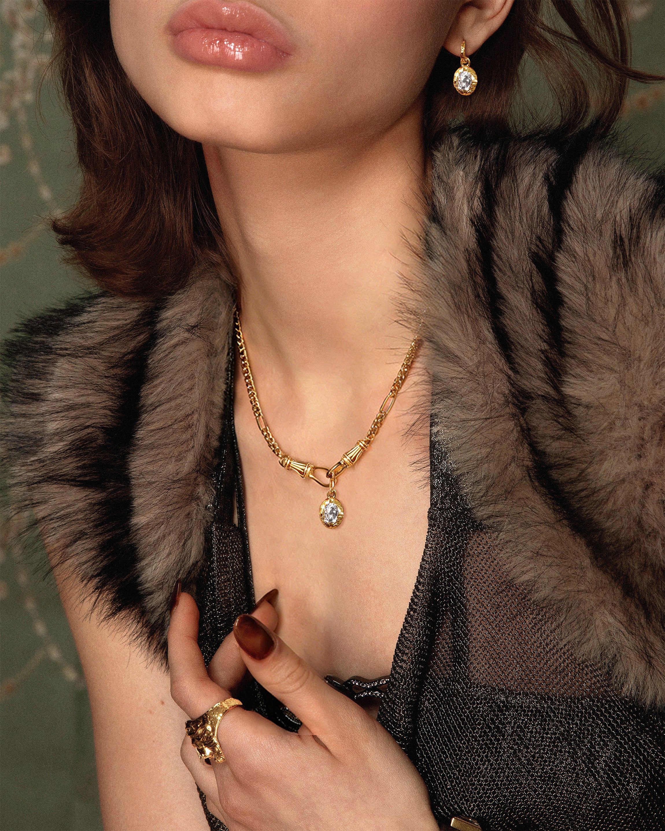 Deco Clasp Chain Necklace in Gold - Image 2