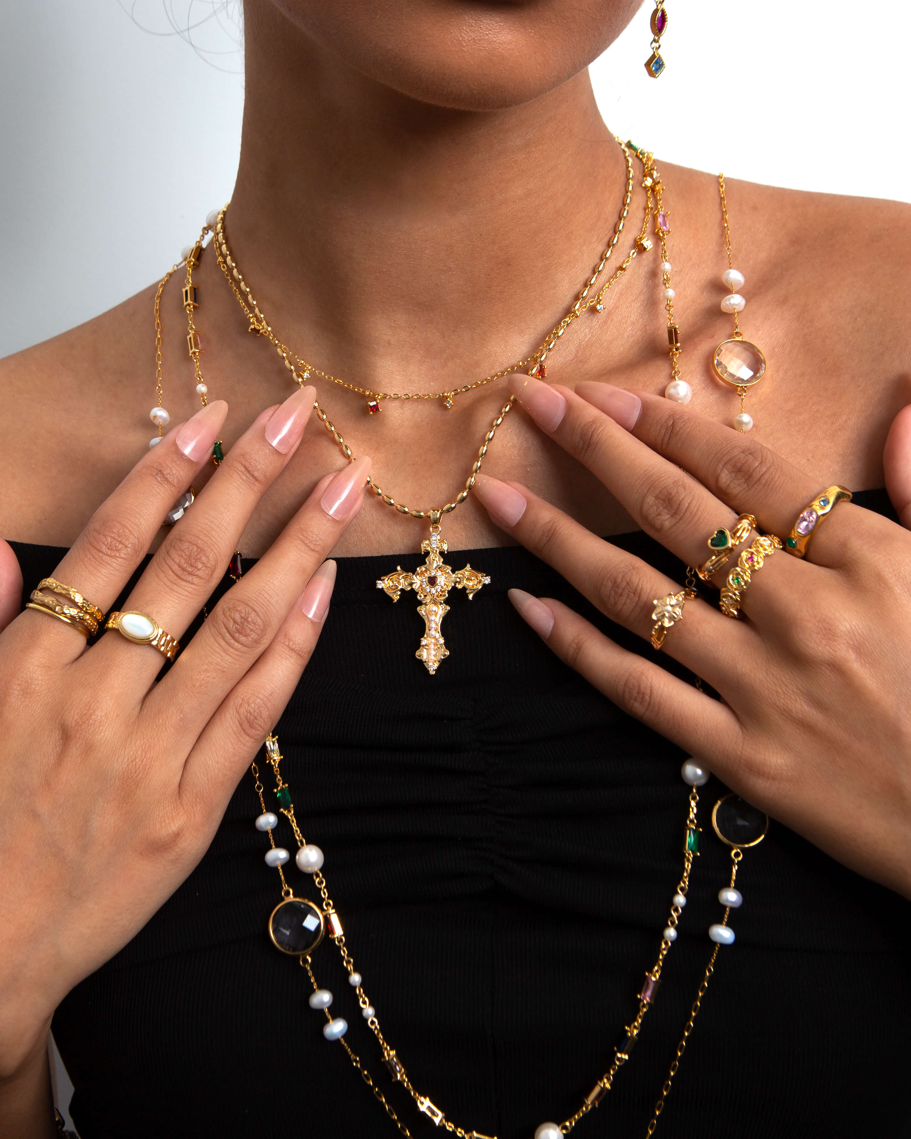 Gold Aphrodite’s Song Necklace - Image 4