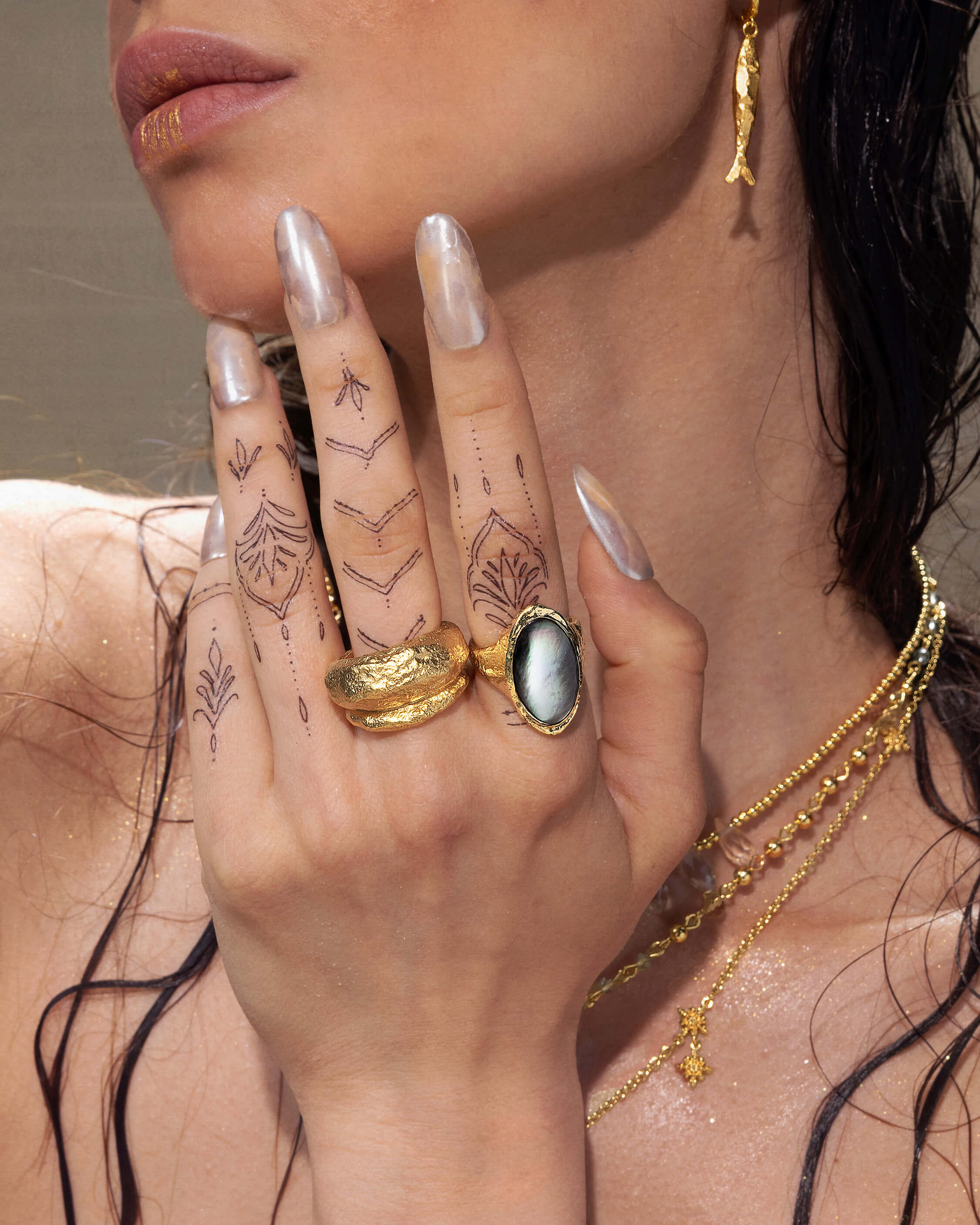 Midnight Oval Shell Ring - Image 4