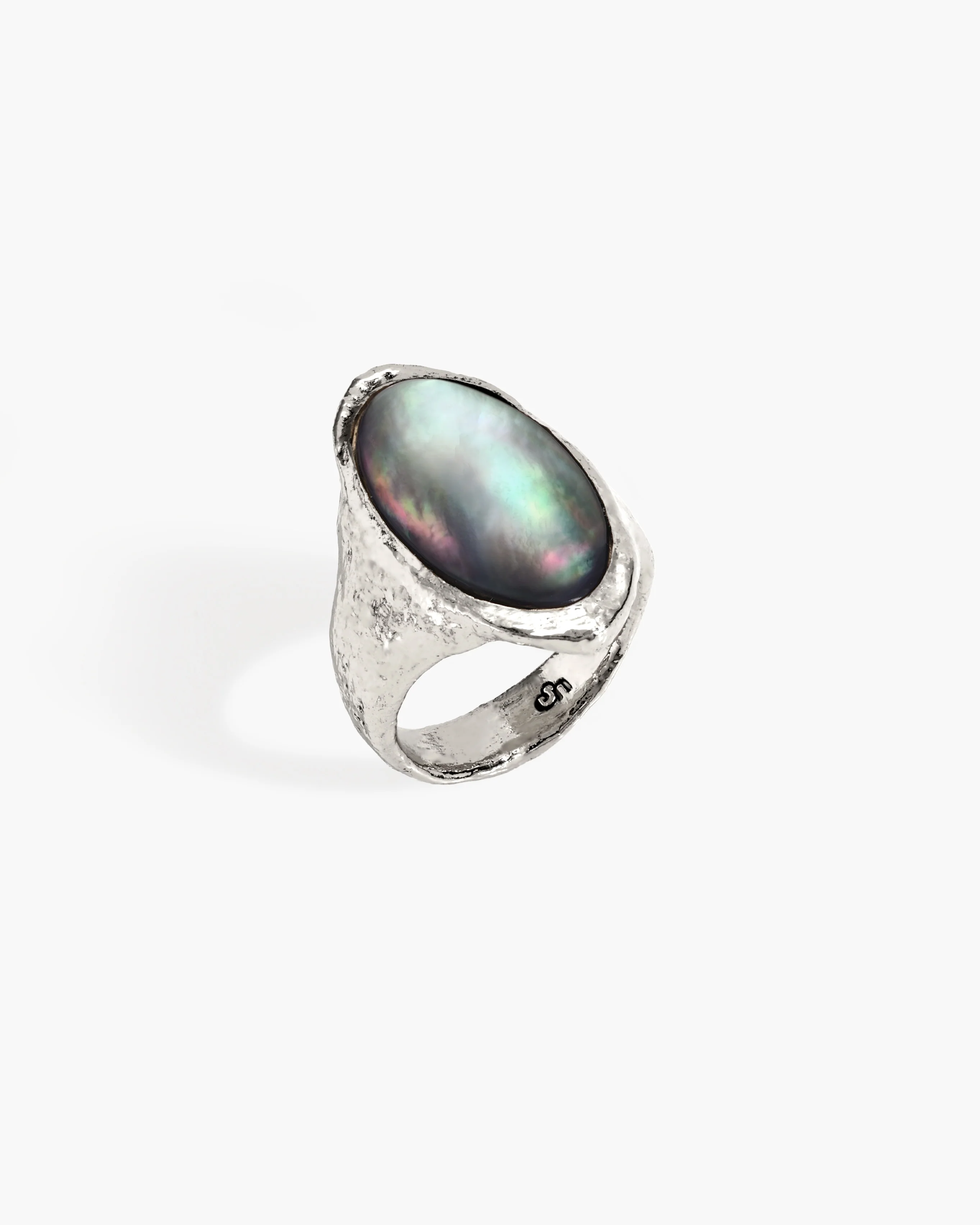 Midnight Oval Shell Ring in Silver - Image 4