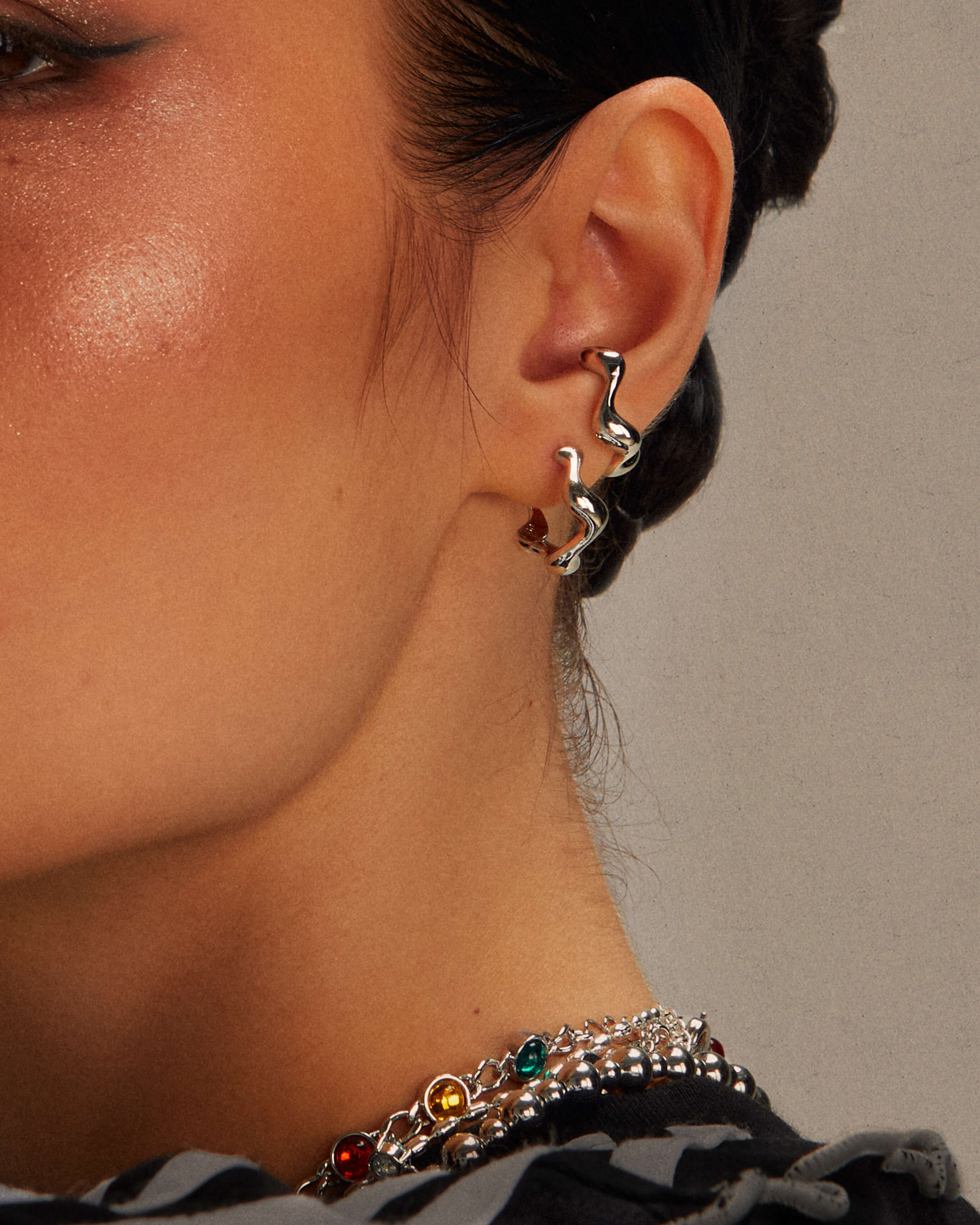 Silver Wave Hoop Earrings - Image 4
