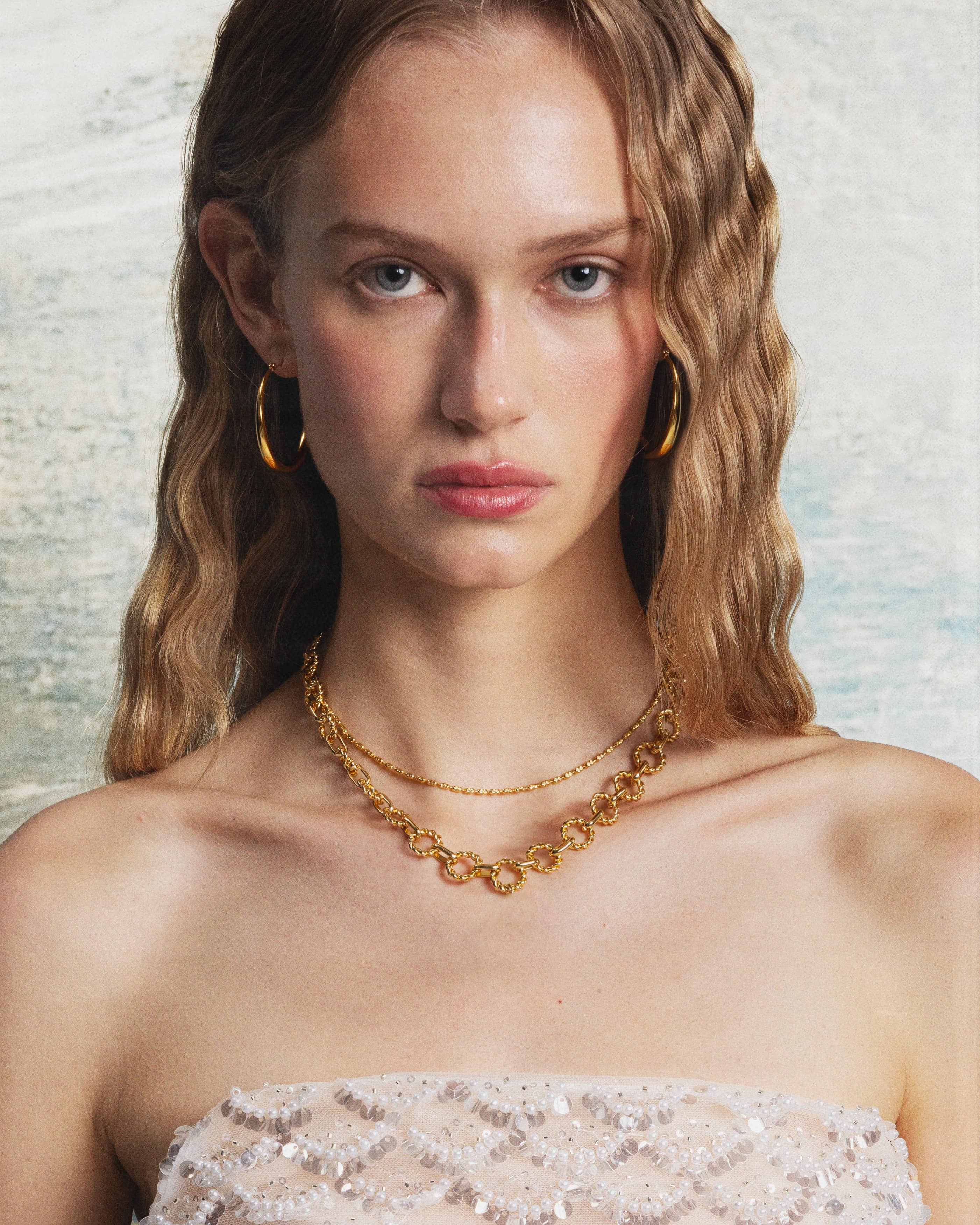 Sloane Hoop Earrings in Gold - Image 2