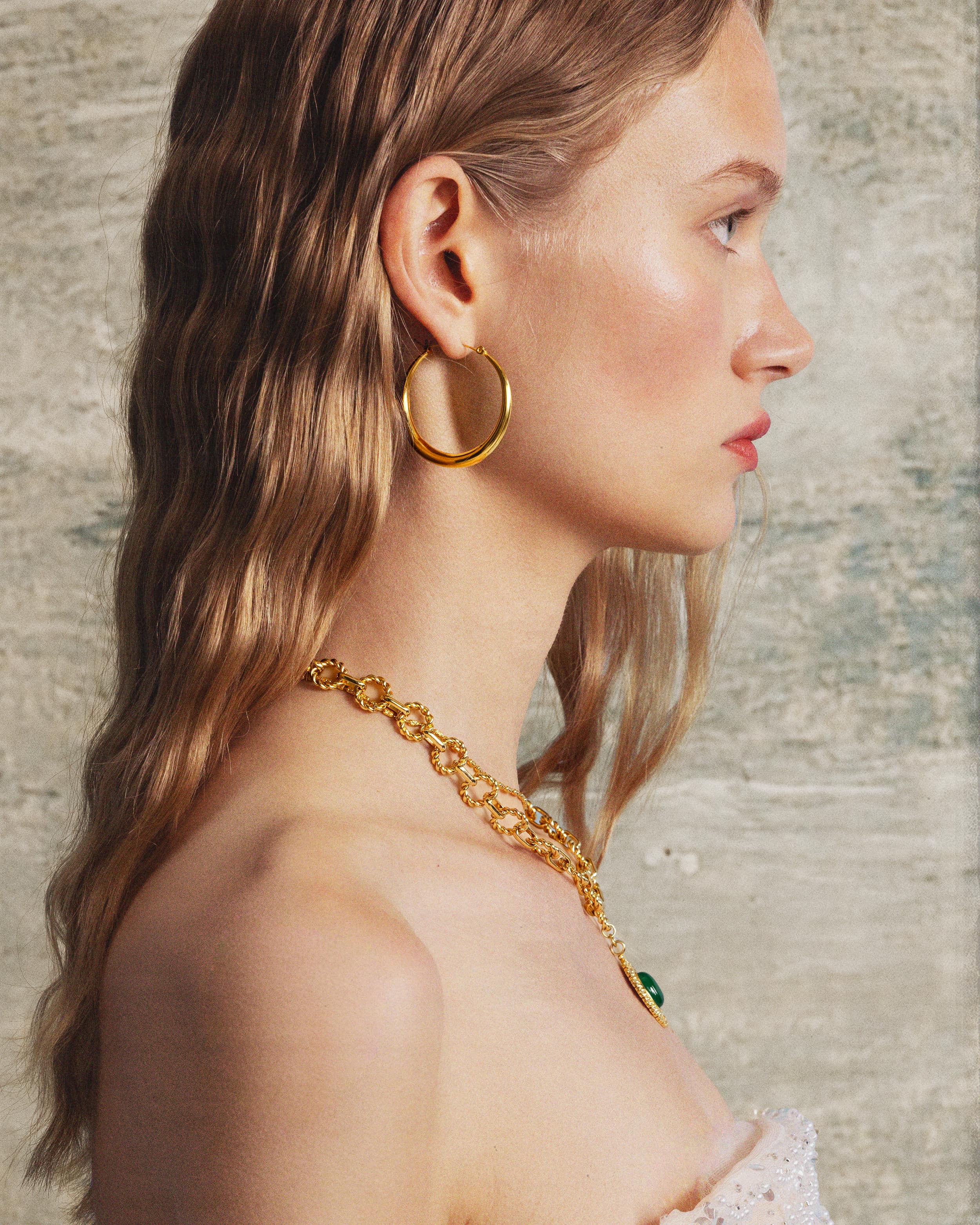 Sloane Hoop Earrings in Gold - Image 4