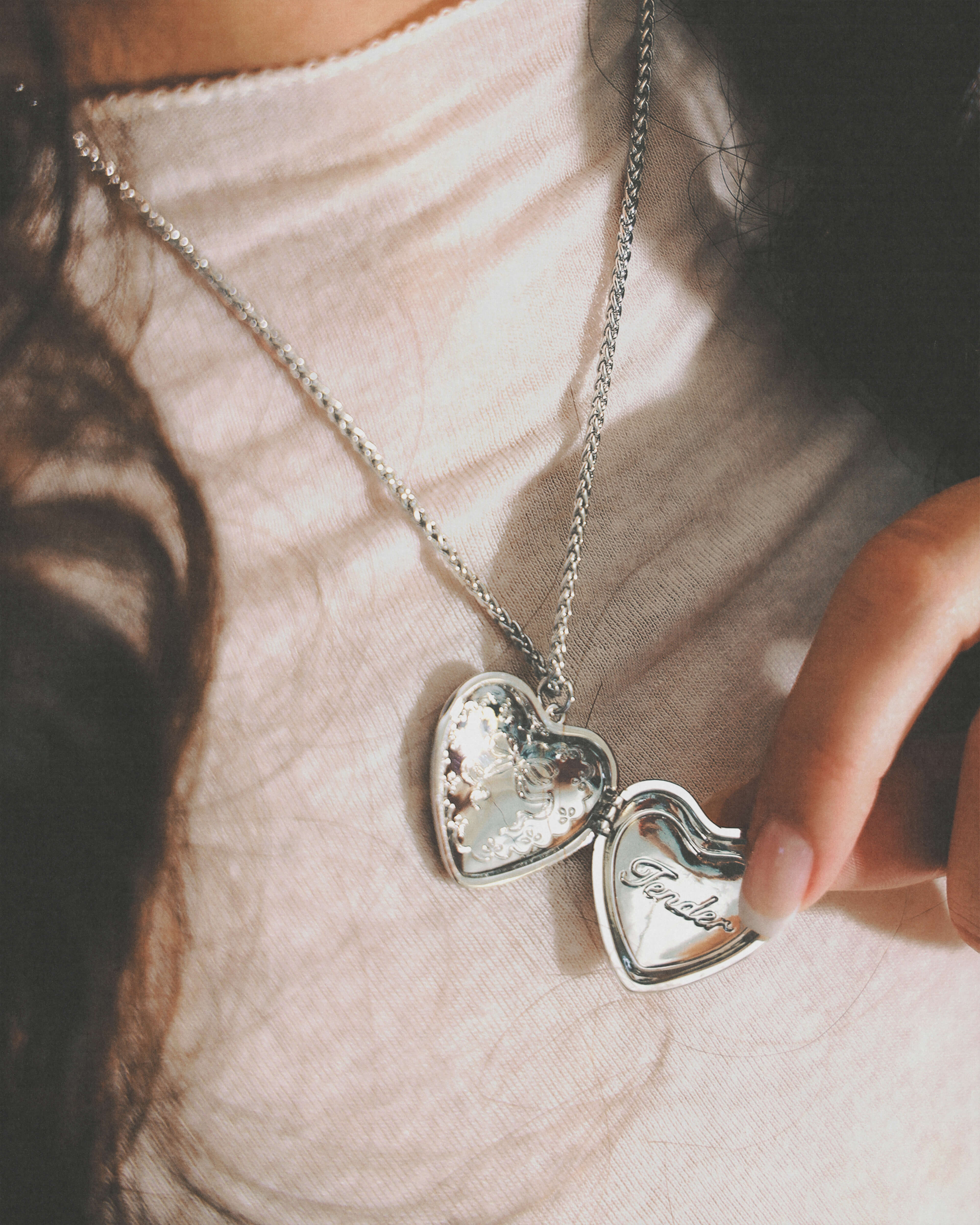 Tender Openable Locket Necklace - Image 4