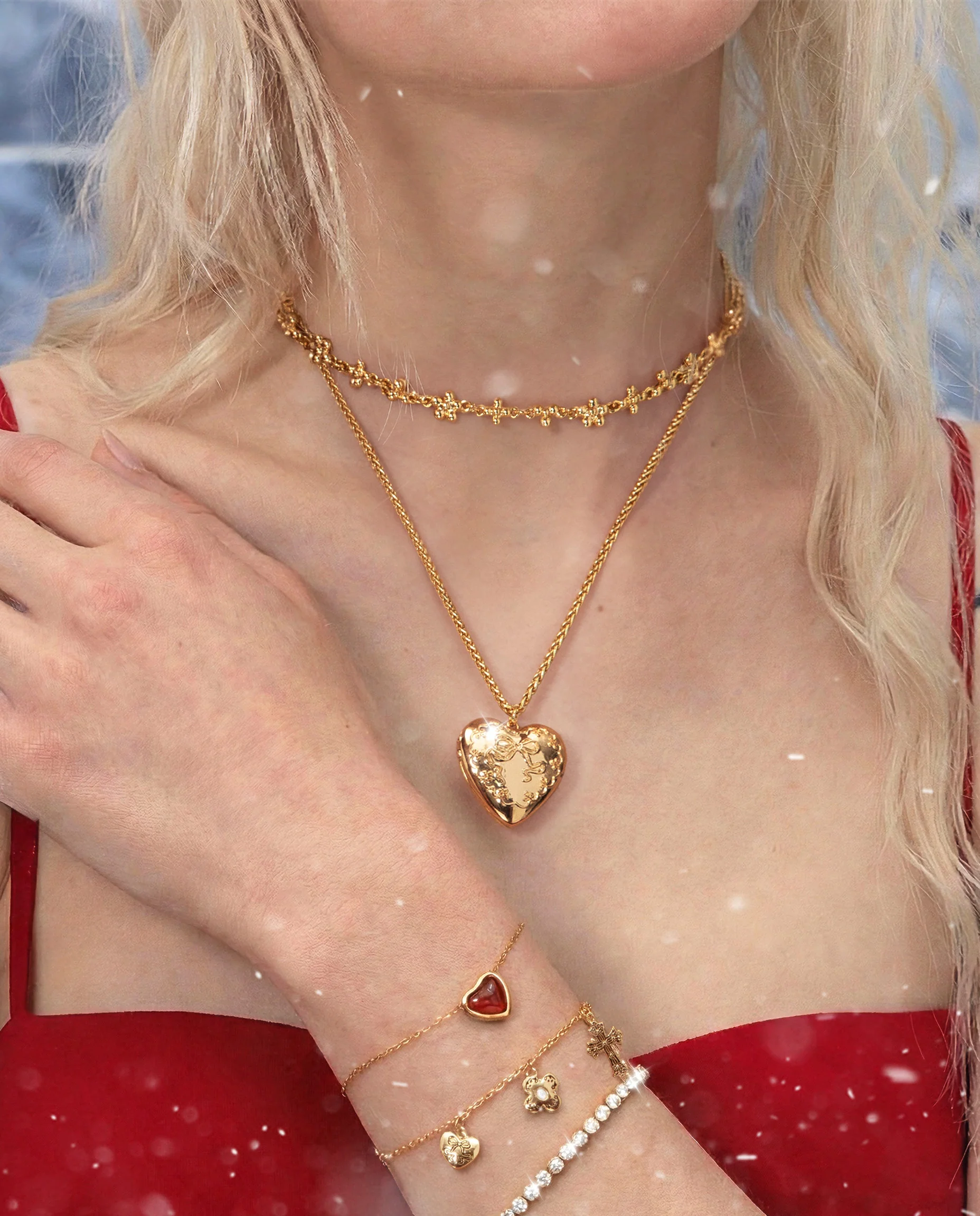 Tender Openable Locket Necklace in Gold - Image 4