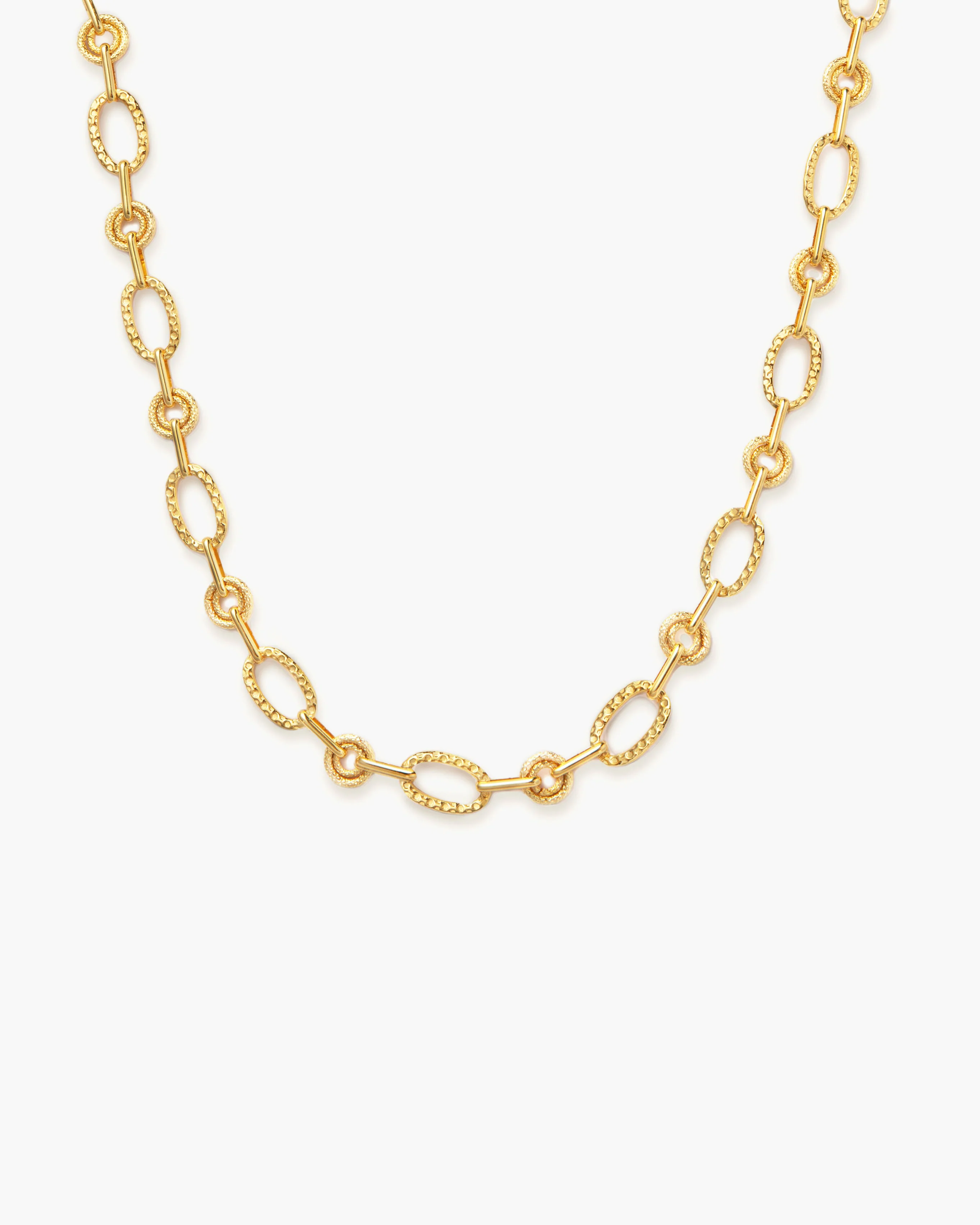 Textured Circle Link Necklace in Silver - Image 6