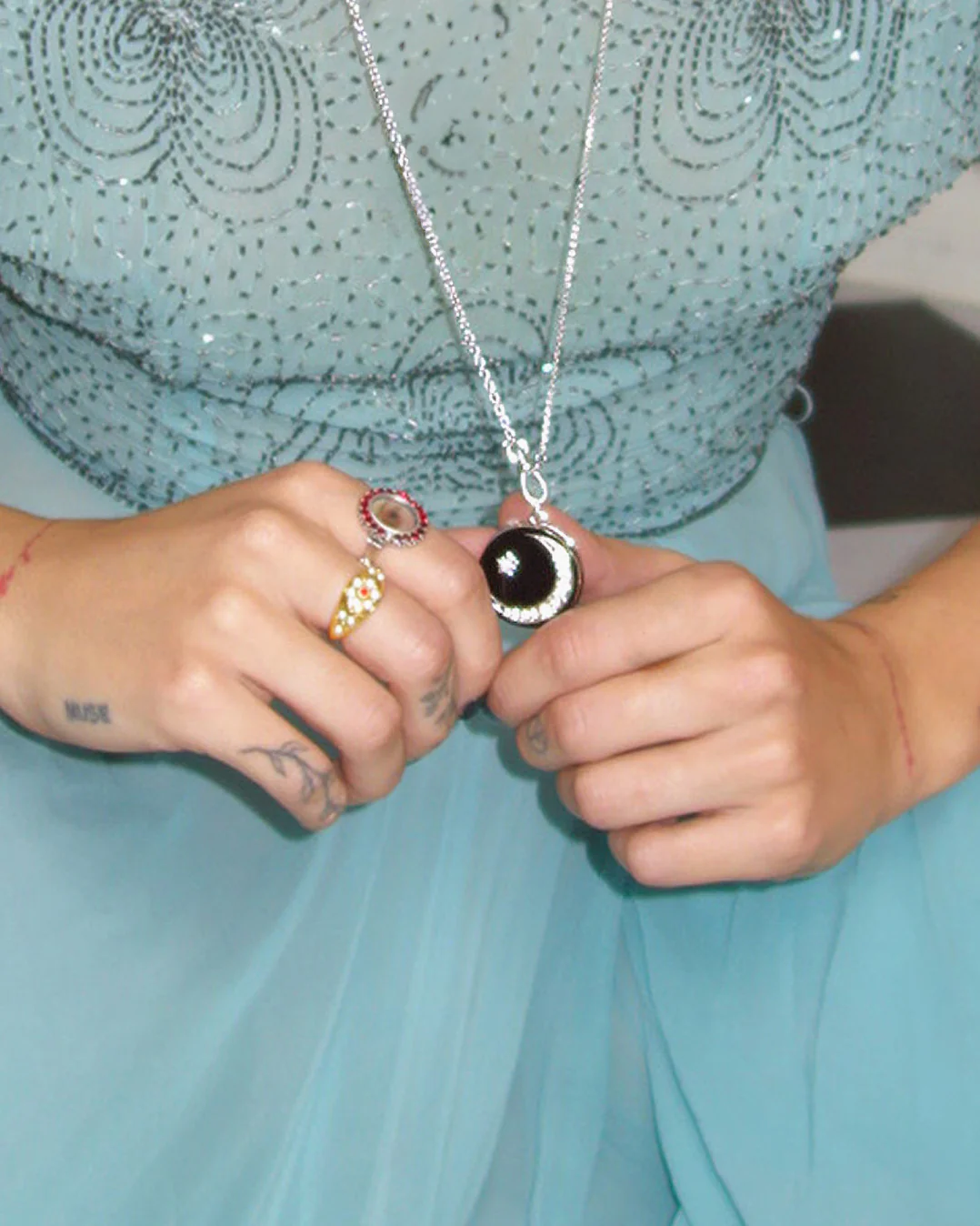 Zeldas Star Openable Locket Clasp Chain Necklace - Image 4
